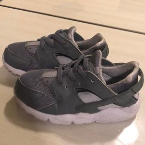 Gray Huarache size 9 Toddler